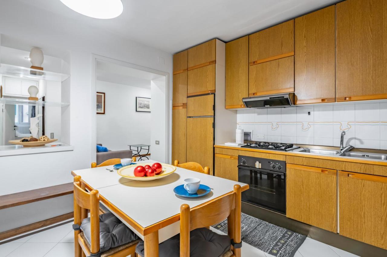 Apartamento Sant'ambrogio Apt: Your Hideaway